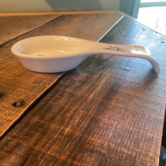 Christmas Vintage spoon rest with pine cone and Holly berry design - Picture 3 of 7